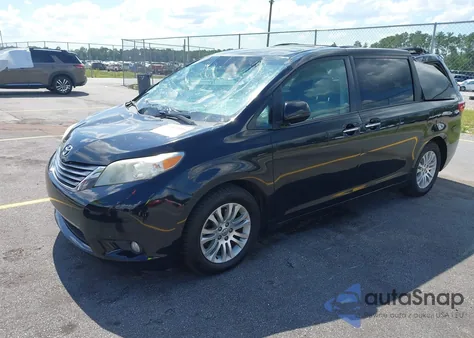 2016 Toyota Sienna Xle 8 Passenger z USA, uszkodzony, nr VIN 5TDYK3DC8GS711357